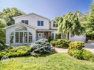 110 Mobrey Ln, Smithtown, NY 11787