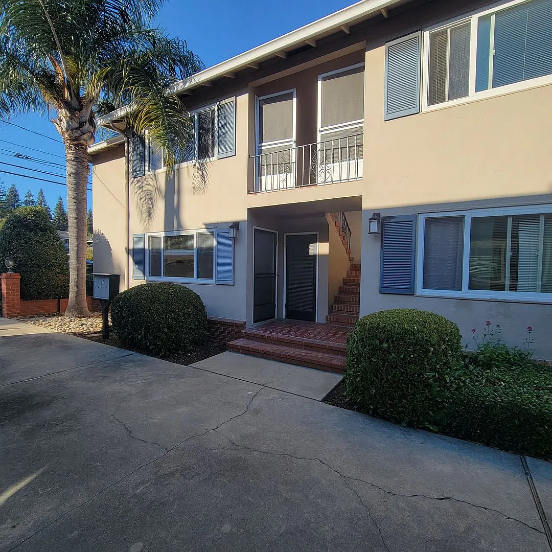 Santa Cruz 1075 — Photo 2