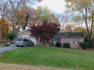 9822 Fernwood Ln, Hagerstown, MD 21740