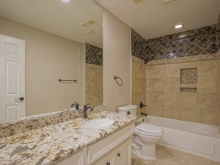 2108 Lakeway Dr — Photo 40