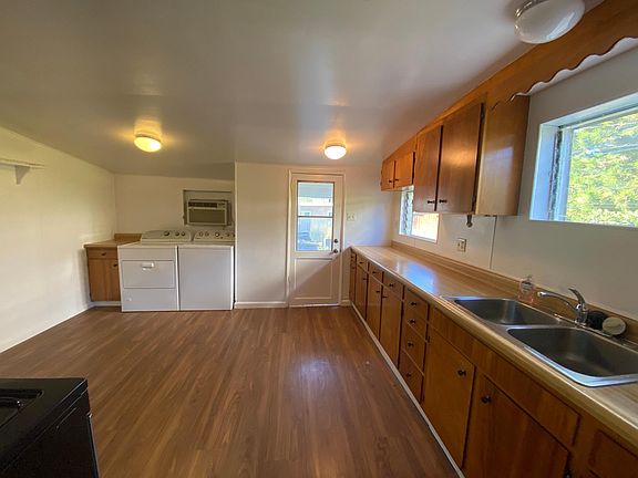 Washer and dryer in kitchen area