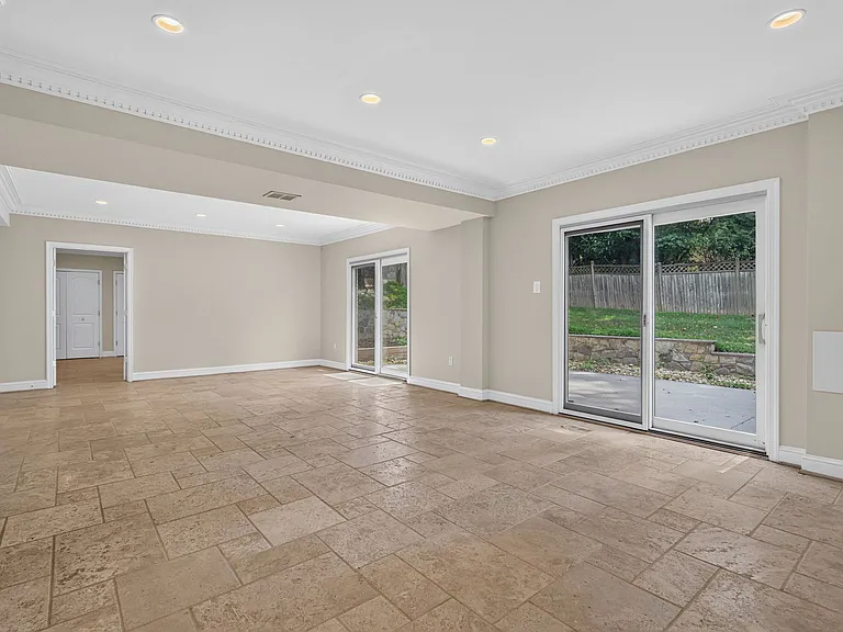 6216 Goodview St — Photo 32