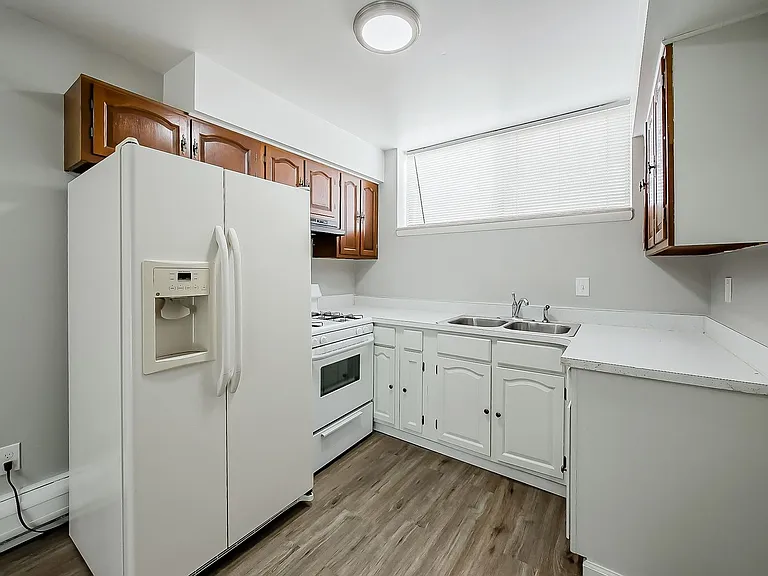 149 Huronview Ct — Photo 6