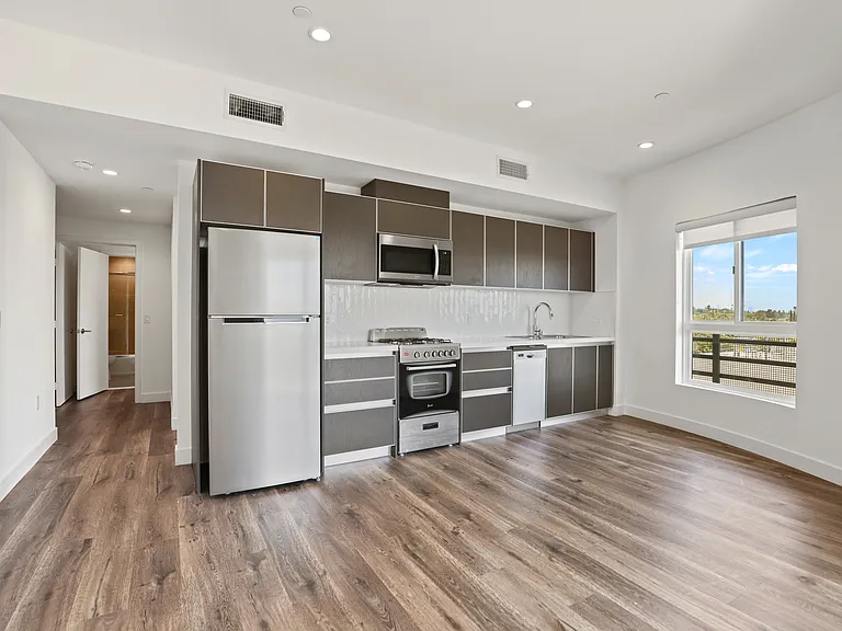 The Fairfax Flats — Photo 9