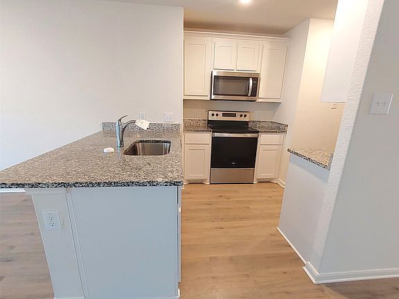 5th image of 4901 Delano St
