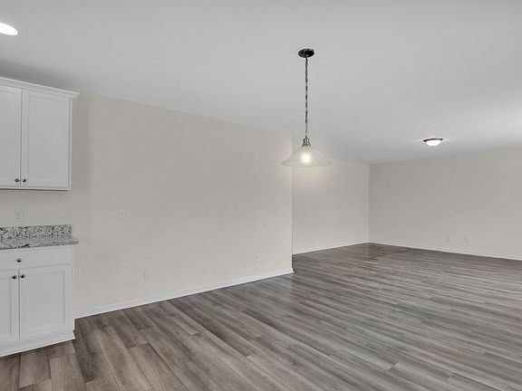3rd image of 11042 Woodland Trl