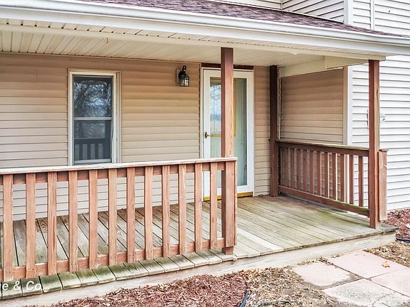 3rd image of 2818 E Brooks Rd