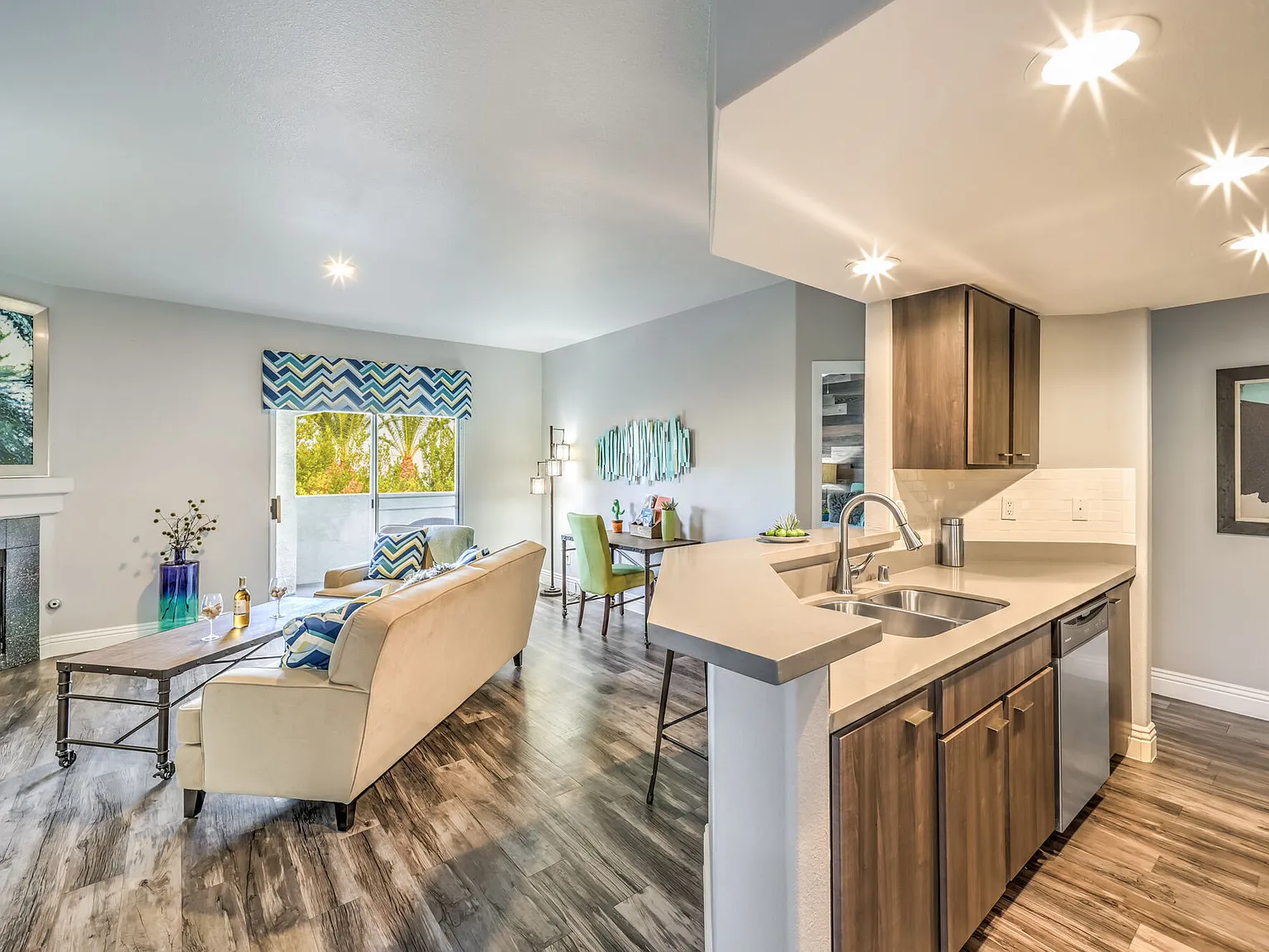 Parkway Townhomes — Photo 2