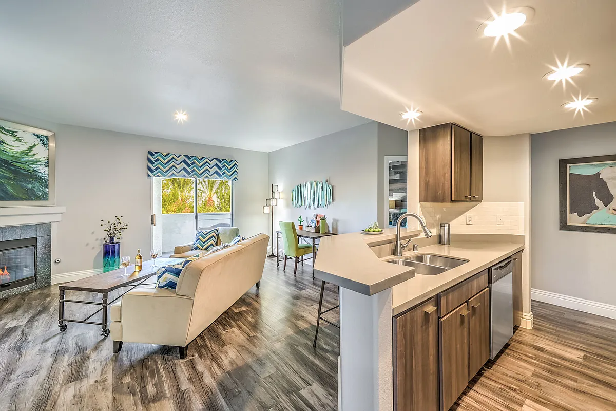 Building Photo - Parkway Townhomes