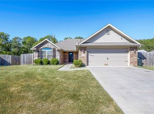 880 Carroll Dr, Prairie Grove, AR 72753