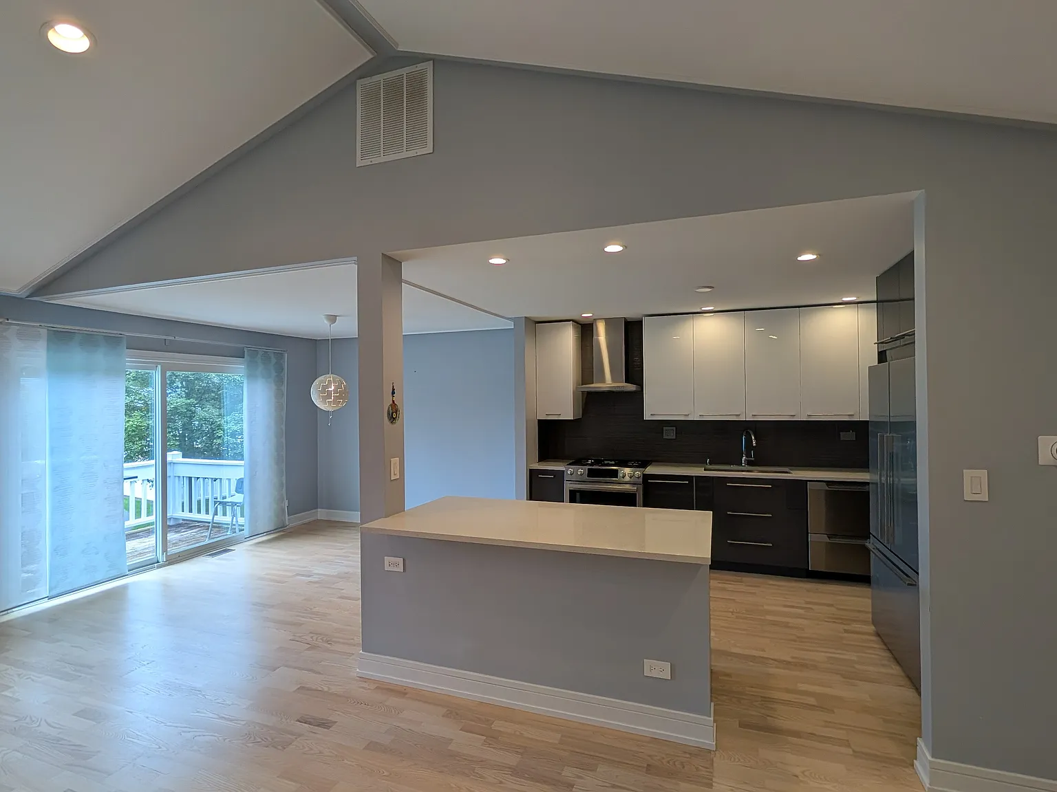 2 bed, 1.5 bath, 1158 sqft, $2,200 — Photo 2