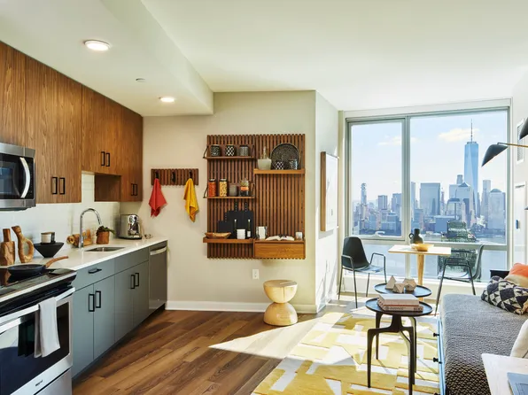 25 Christopher Columbus Drive image 1 of 9