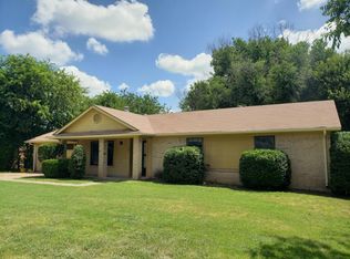 304 Rio Grande St, Glen Rose, TX 76043