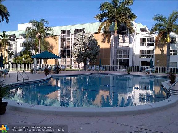 3rd image of 3040 NE 16th Ave APT 202