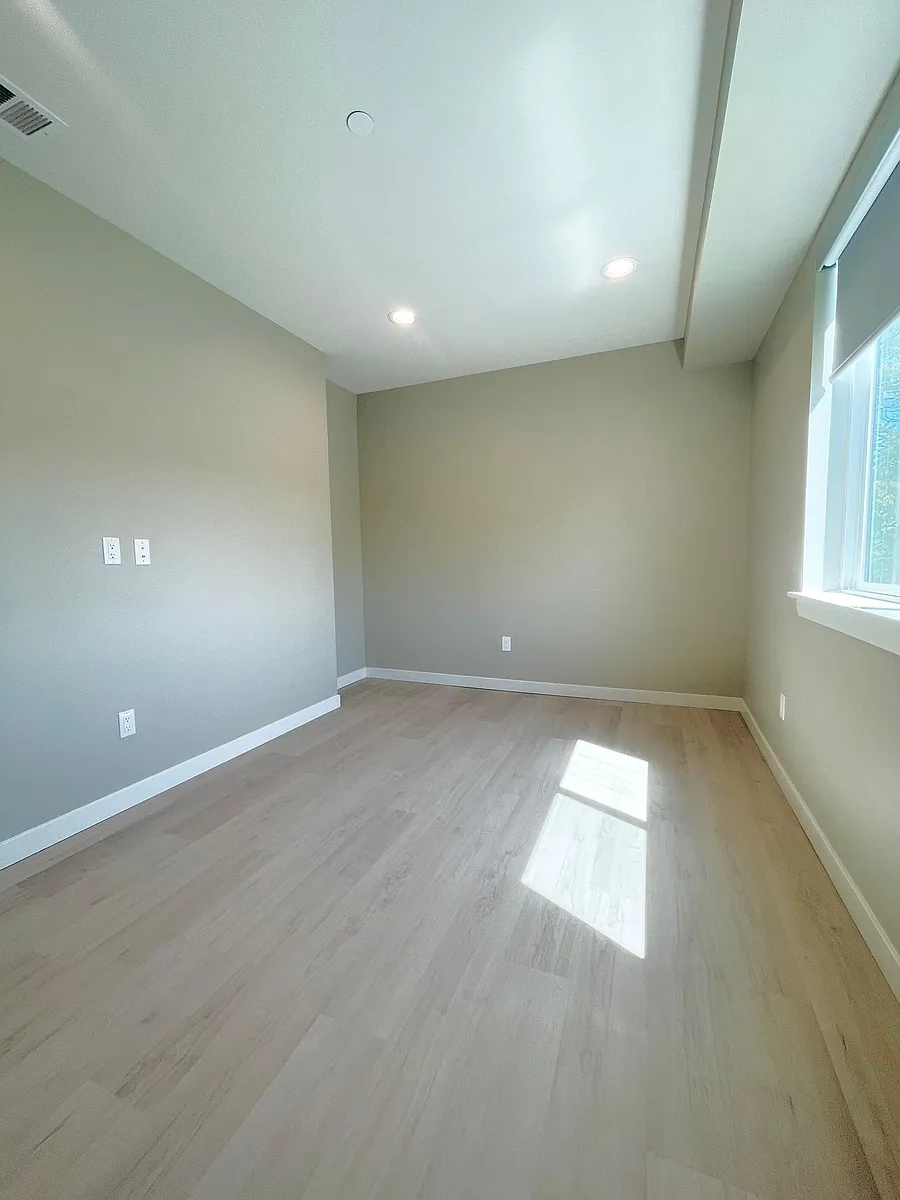 Building Photo - 4251 E Live Oak Ave #12