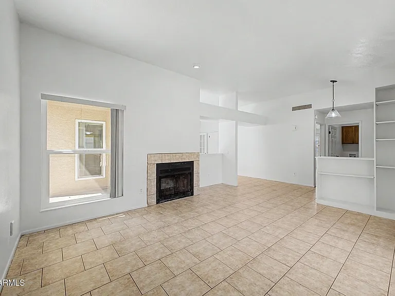 7119 W Krall St — Photo 3