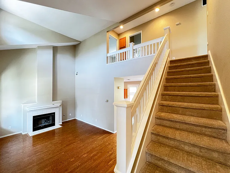 124 Northampton Ln — Photo 9