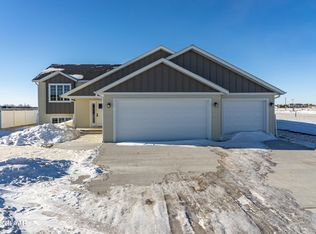 6328 Yukon Ln, Grand Forks, ND 58201
