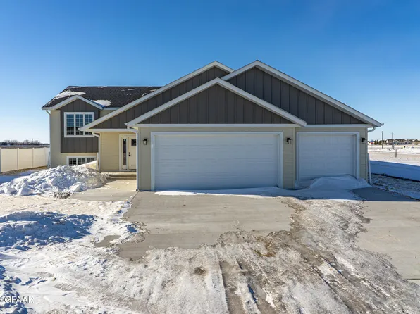 6328 Yukon Ln, Grand Forks, ND 58201