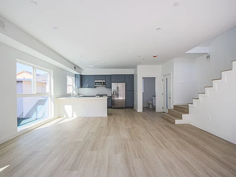Luxury 2026 Townhomes with Massive Bedrooms + Decks with Views — Photo 72