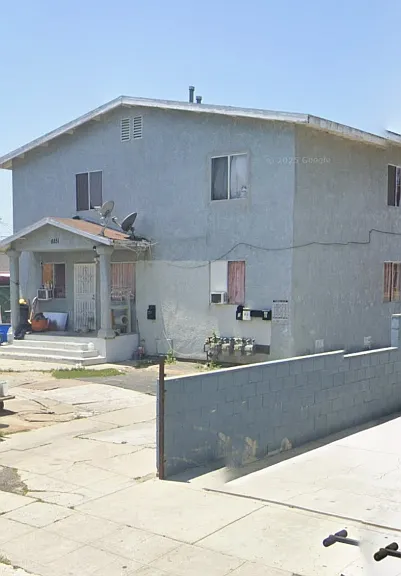 8851 S Hoover St — Photo 1