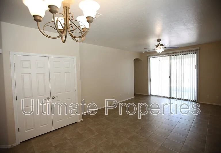 2230 W Oyer Ln — Photo 12