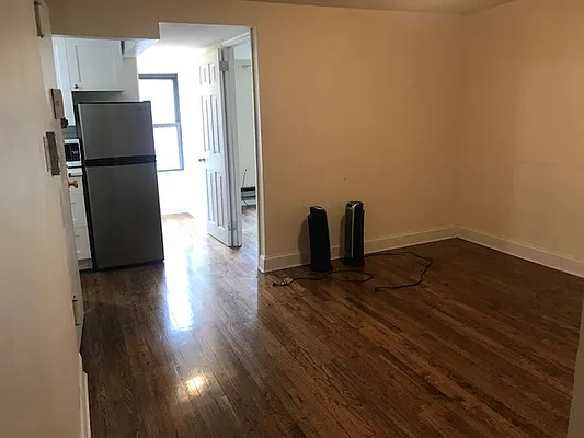 Rented by Salon Realty Corp | media 15