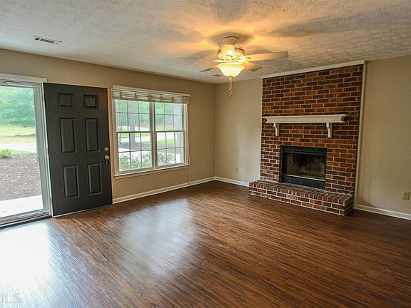 2nd image of 809 Bedford Park