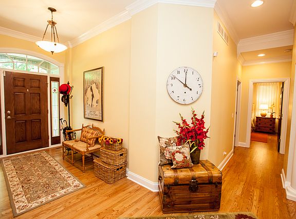 3rd image of 2712 Majestic Oaks Ln