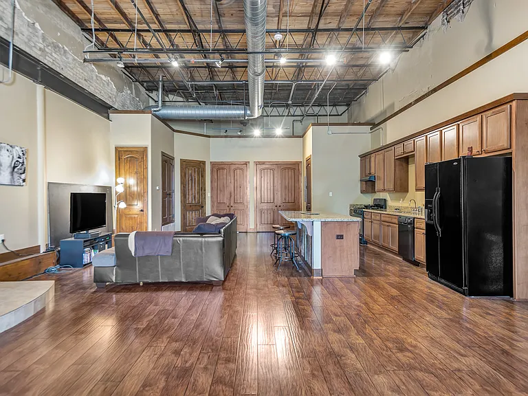 211 N Main St #21 — Photo 8