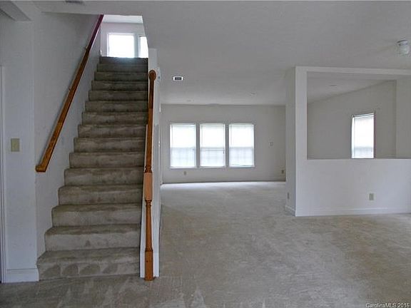 4th image of 1355 Waterlily Ln