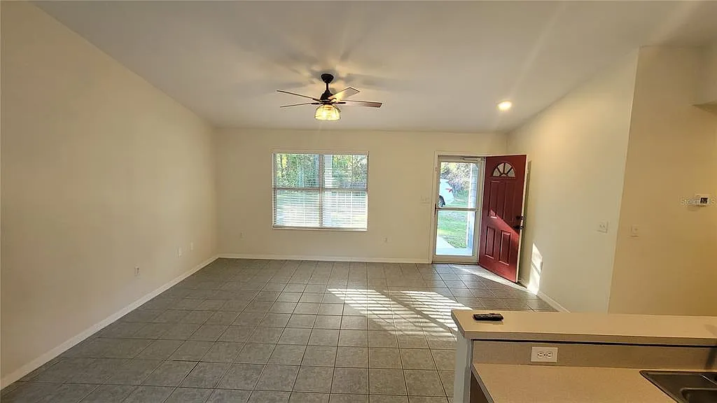 3 bed, 2.0 bath, 1200 sqft, $1,800 — Photo 4