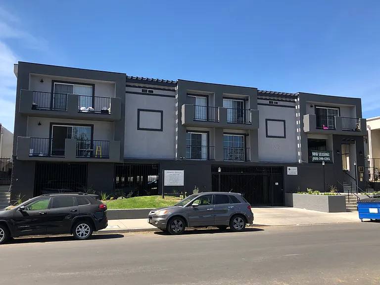 BAIRD APARTMENTS — Photo 5