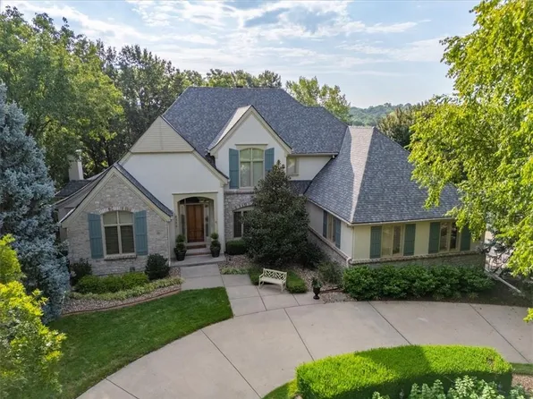 4325 N Mulberry Dr, Kansas City, MO 64116
