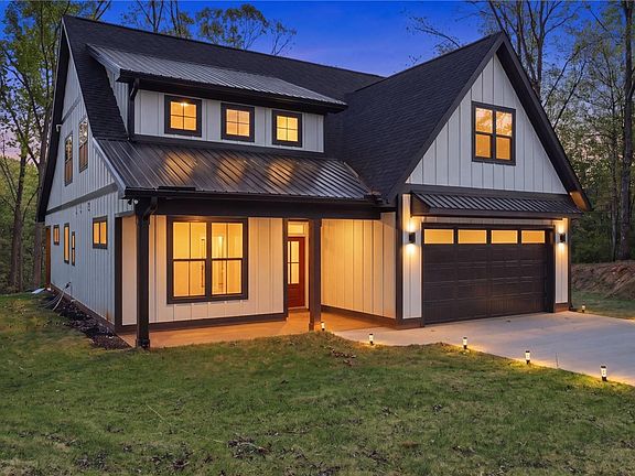 3rd image of 407 Blue Ridge Ct