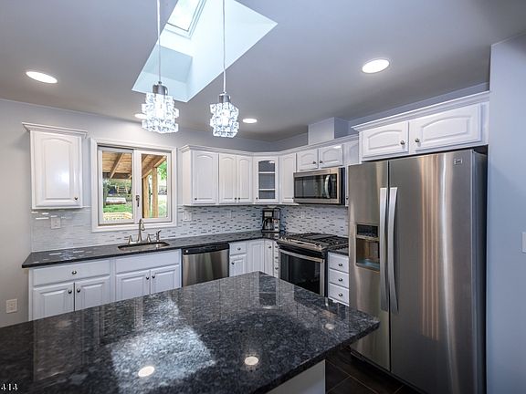 3rd image of 34 Tall Oaks Dr