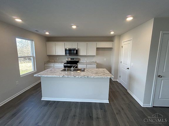 3rd image of 420 E Oak Ave