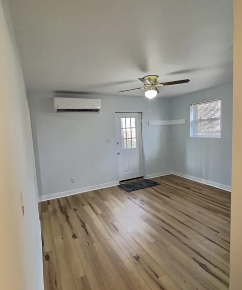 1326 Oak Tree Ln — Photo 3