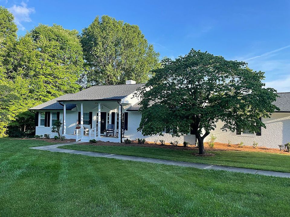 1st image of 484 Country Club Dr