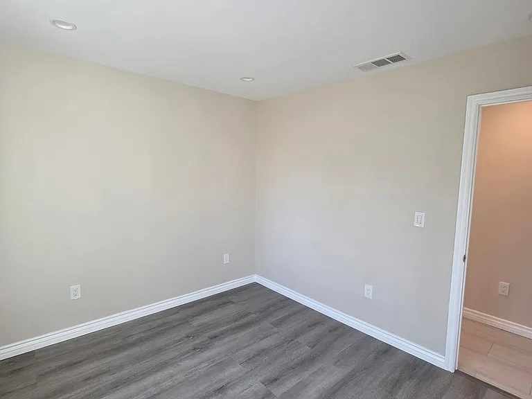 5546 Sulphur Dr — Photo 7