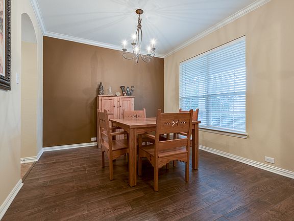 3rd image of 309 Highland Park Ln
