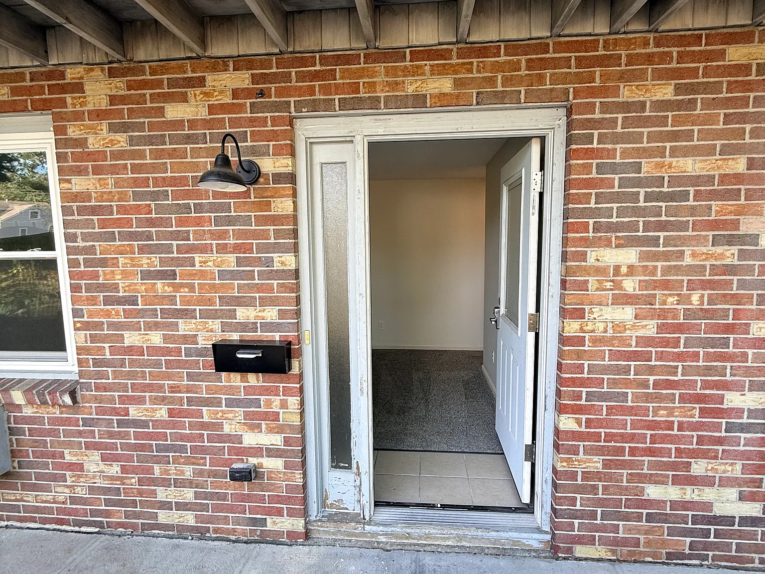 2 bed, 1100 sqft, $2,400 — Photo 2