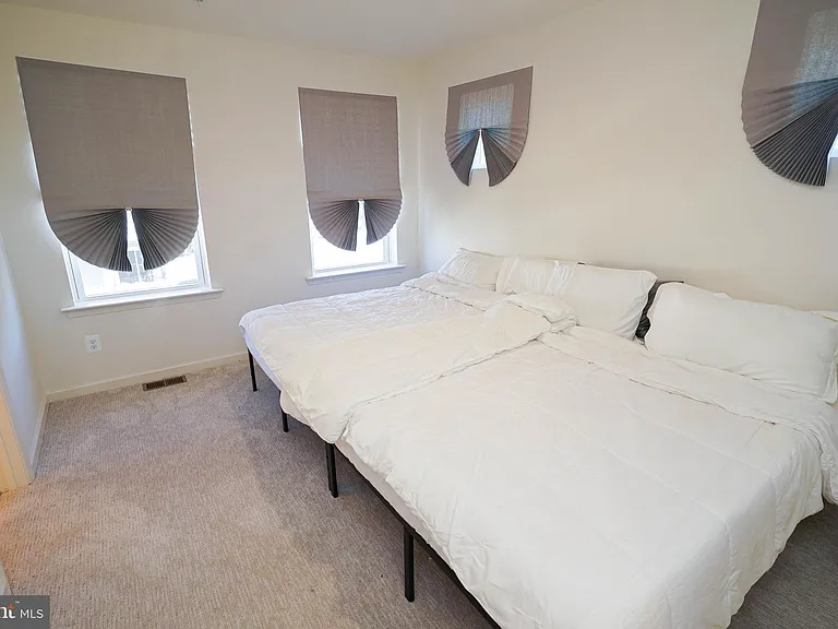 414 Waterfield Ct — Photo 34