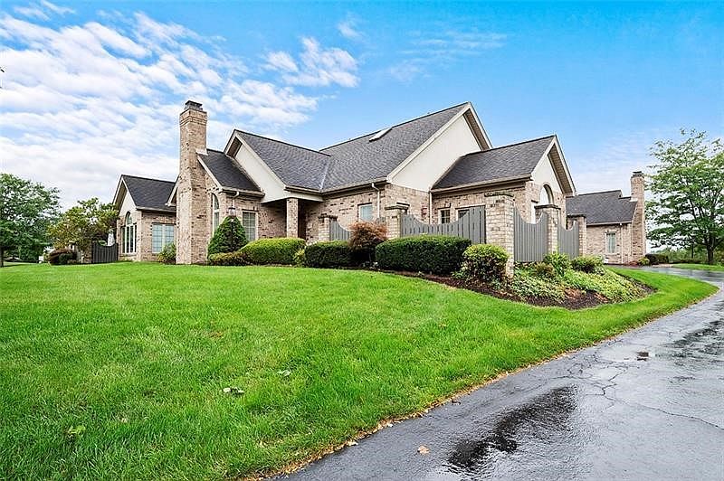 1st image of 901 Cherry Hill Dr