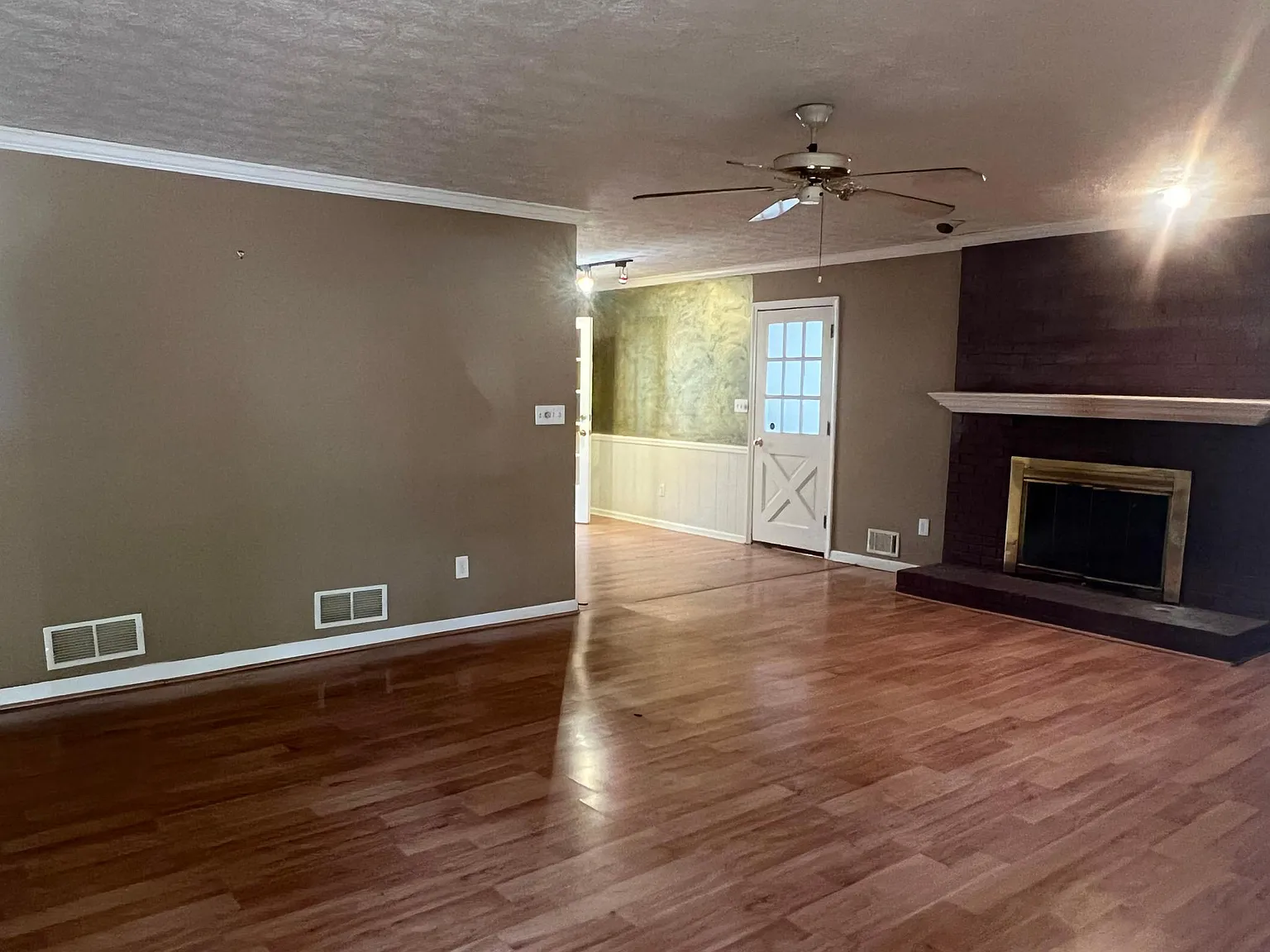 153 Hill Ln photo 1