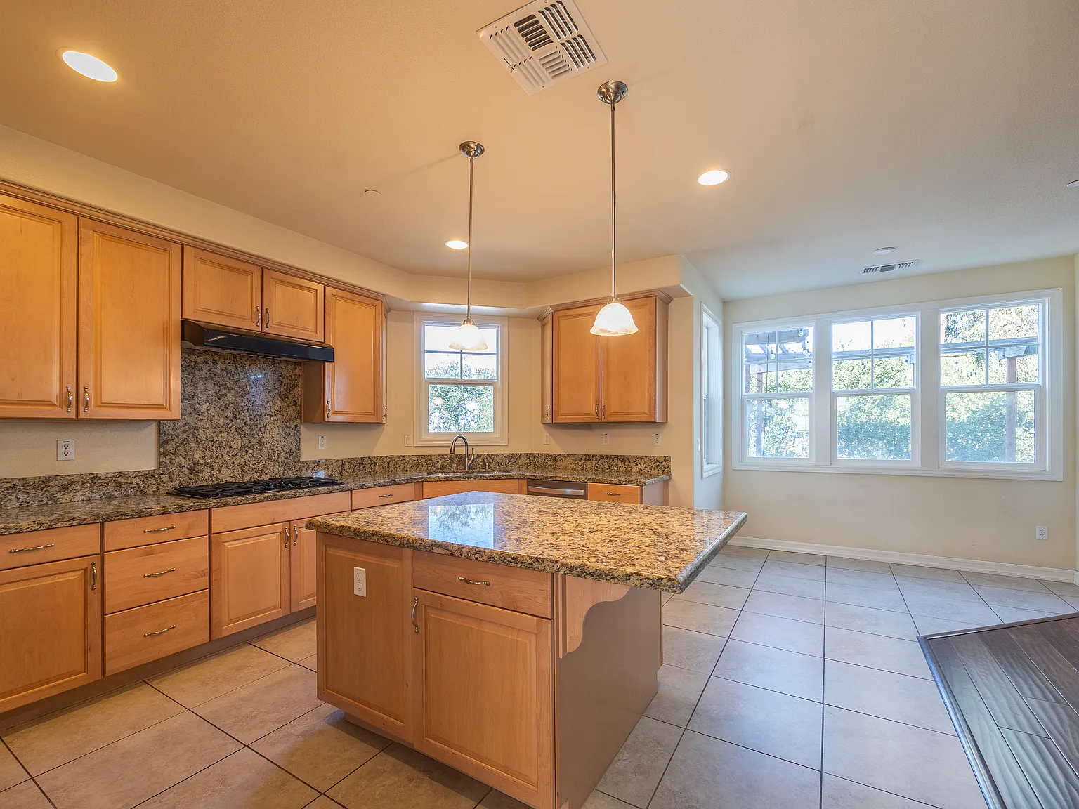 4 bed, 3.5 bath, 2449 sqft, $8,600 — Photo 3