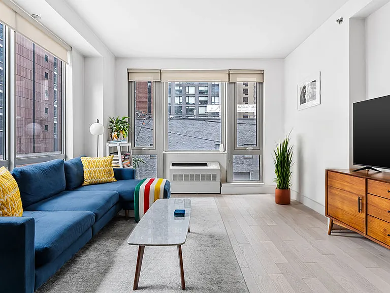 4415 Purves St #3D — Photo 1
