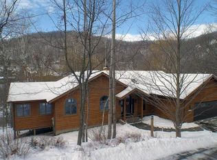 N2025 Wedgewood Dr E, La Crosse, WI 54601