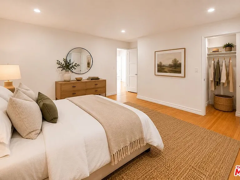 207 S Reeves Dr — Photo 12