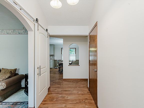 5th image of 7995 Continental Dr